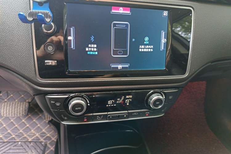 Used Qoros 3 2015 Urban SUV 1.6T Automatic Xuan Dong Party Edition Audio And AC Panel