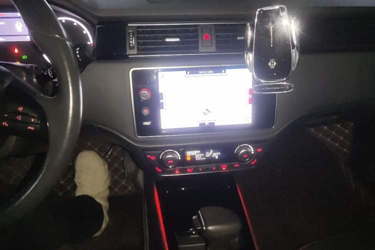 Used Qoros 3 2015 Urban SUV 1.6T Automatic Xuan Dong Party Edition Audio And AC Panel