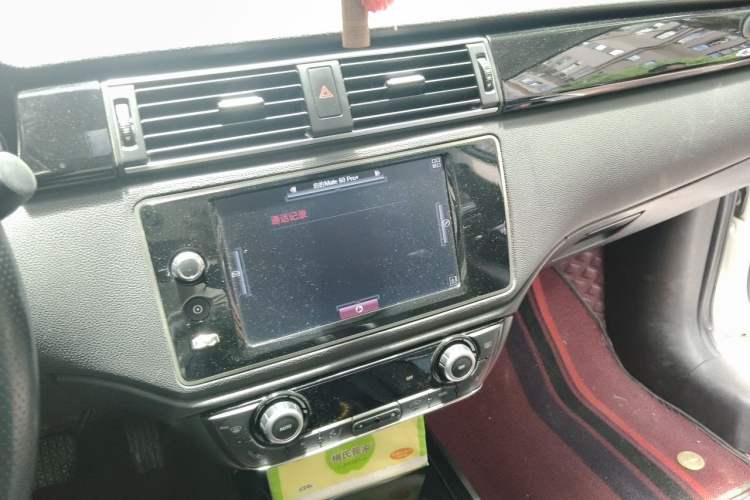 Used Qoros 3 2015 Urban SUV 1.6T Automatic Xuan Dong Party Edition Audio And AC Panel