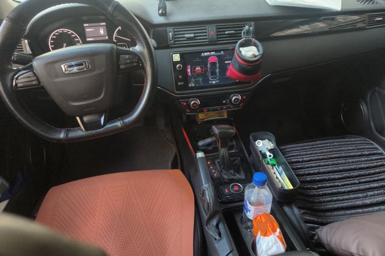 Used Qoros 3 2015 Urban SUV 1.6T Automatic Xuan Dong Party Edition Center Console
