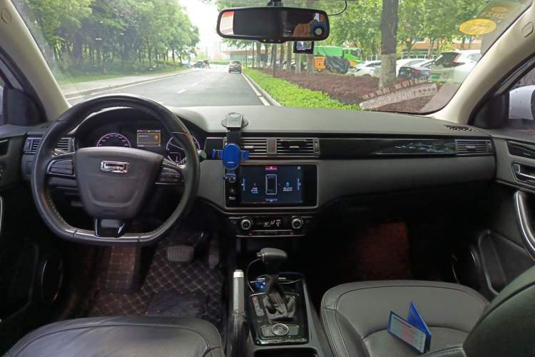 Used Qoros 3 2015 Urban SUV 1.6T Automatic Xuan Dong Party Edition Center Console