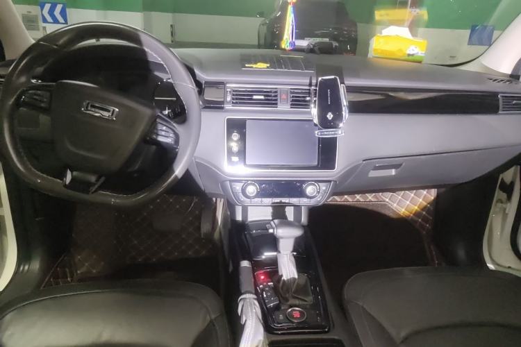 Used Qoros 3 2015 Urban SUV 1.6T Automatic Xuan Dong Party Edition Center Console