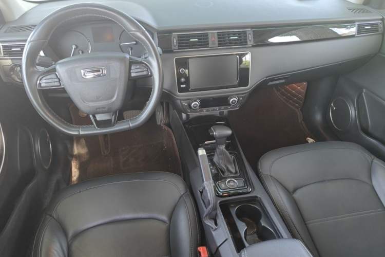 Used Qoros 3 2015 Urban SUV 1.6T Automatic Xuan Dong Party Edition Center Console