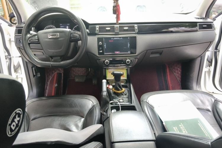 Used Qoros 3 2015 Urban SUV 1.6T Automatic Xuan Dong Party Edition Center Console