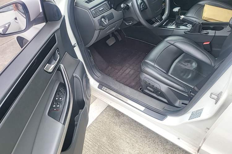 Used Qoros 3 2015 Sedan 1.6T Automatic ZhiZhen Enhanced Model Driver Seat