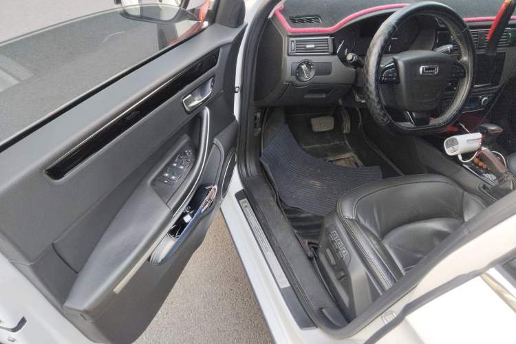 Used Qoros 3 2015 Urban SUV 1.6T Automatic Xuan Dong Party Edition Driver Seat