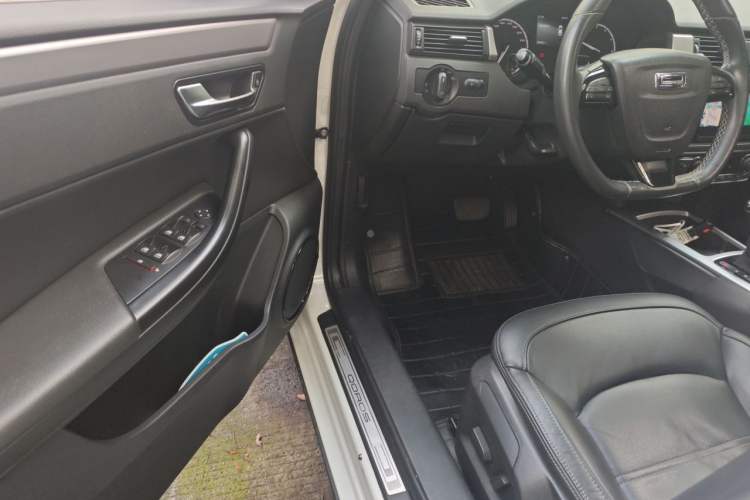 Used Qoros 3 2015 Urban SUV 1.6T Automatic – Dynamic Edition Enhanced Model Driver Seat