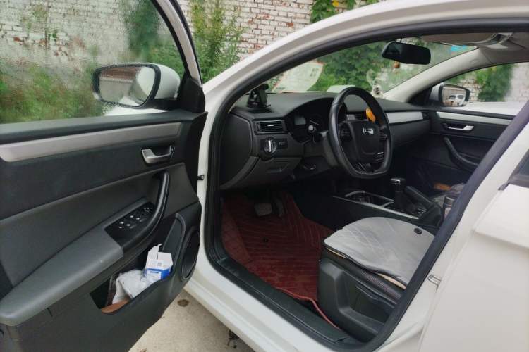 Used Qoros 3 2015 Sedan 1.6T Automatic ZhiKu Model Driver Seat