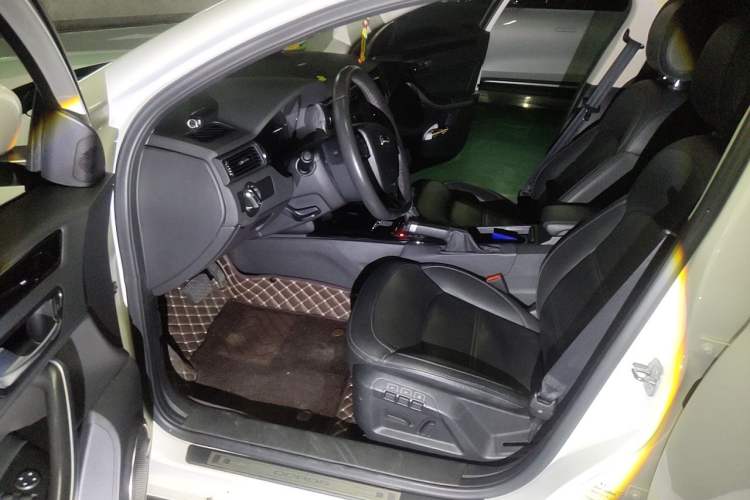 Used Qoros 3 2015 Urban SUV 1.6T Automatic Xuan Dong Party Edition Driver Seat