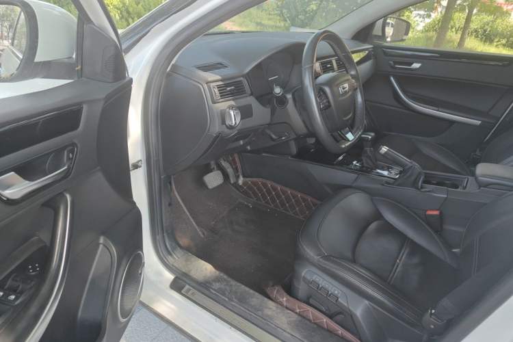 Used Qoros 3 2015 Urban SUV 1.6T Automatic Xuan Dong Party Edition Driver Seat