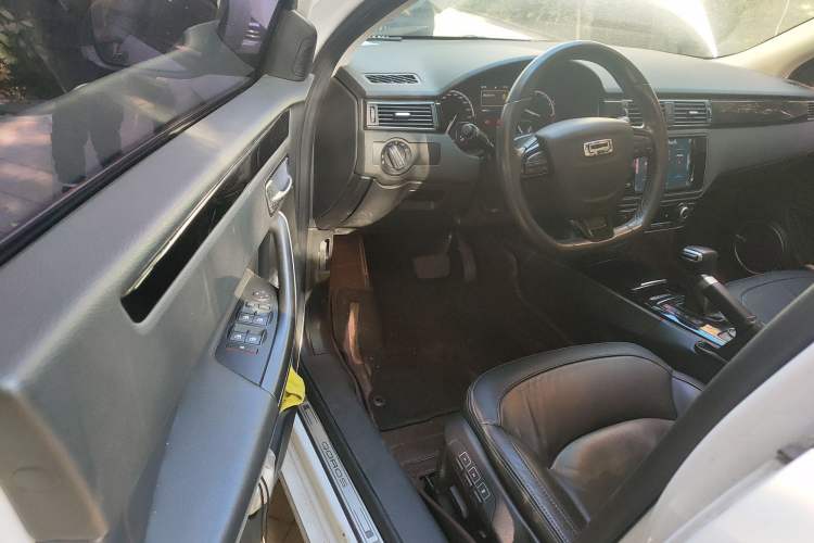 Used Qoros 3 2015 Urban SUV 1.6T Automatic Xuan Dong Party Edition Driver Seat