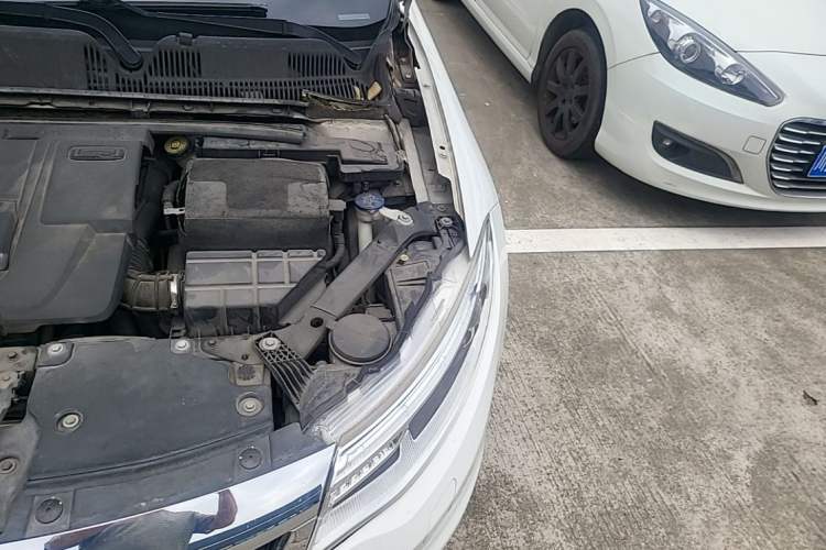 Used Qoros 3 2015 Sedan 1.6T Automatic ZhiZhen Enhanced Model Engine Bay Left