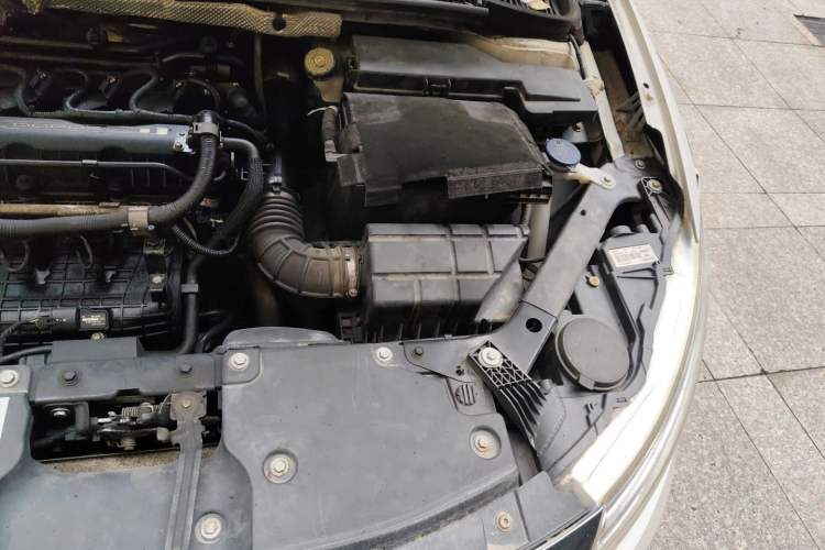 Used Qoros 3 2015 Urban SUV 1.6T Automatic – Dynamic Edition Engine Bay Left