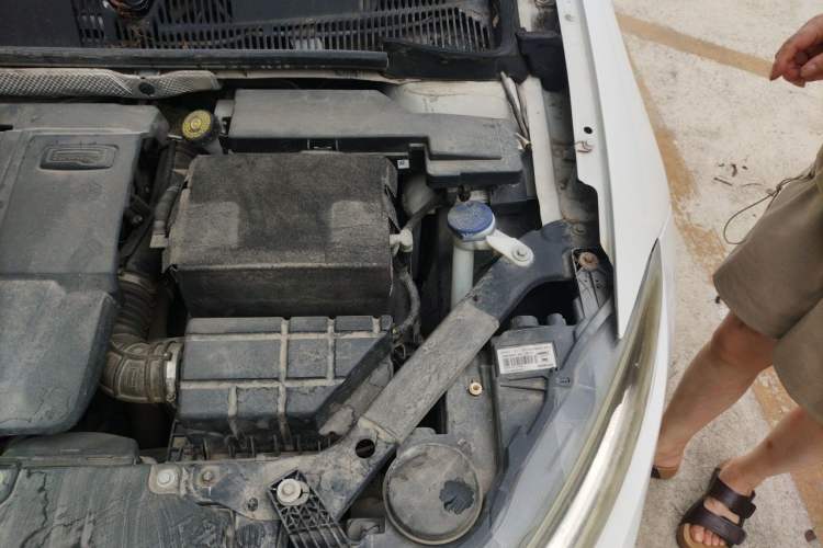 Used Qoros 3 2015 Sedan 1.6T Automatic ZhiKu Model Engine Bay Left