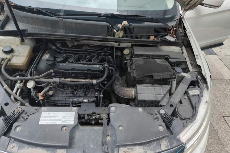 Used Qoros 3 2015 Urban SUV 1.6T Automatic – Dynamic Edition Engine Bay Left