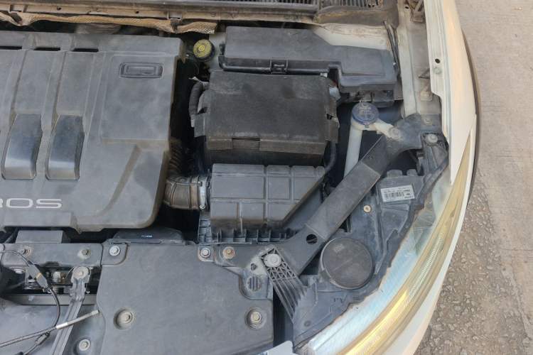 Used Qoros 3 2015 Urban SUV 1.6T Automatic – Dynamic Edition Engine Bay Left