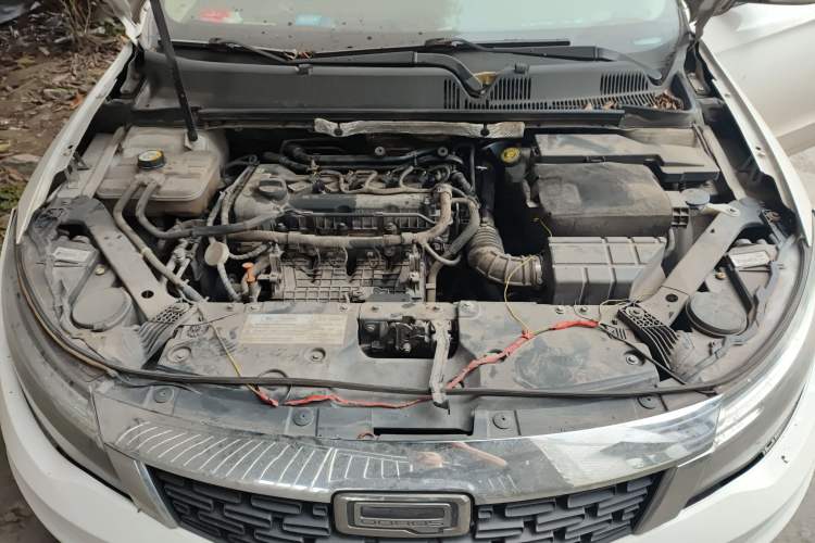 Used Qoros 3 2015 Sedan 1.6T Automatic ZhiKu Model Engine Bay