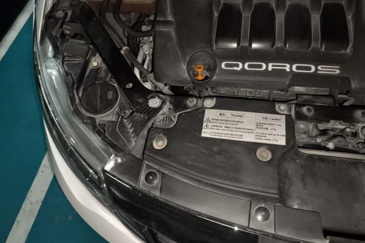 Used Qoros 3 2015 Urban SUV 1.6T Automatic – Dynamic Edition Enhanced Model Engine Bay Right