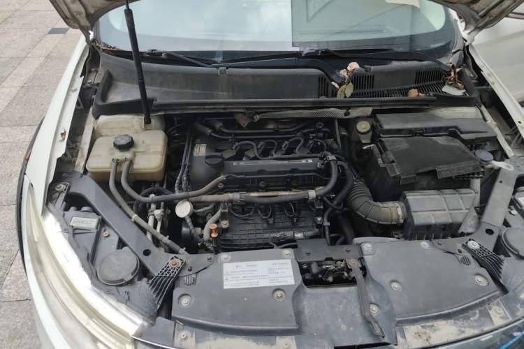 Used Qoros 3 2015 Urban SUV 1.6T Automatic – Dynamic Edition Engine Bay Right