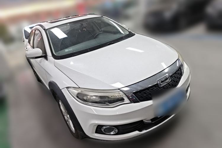 Used Qoros 3 2015 Urban SUV 1.6T Manual Version – Dynamic Style Front Right 45 Deg