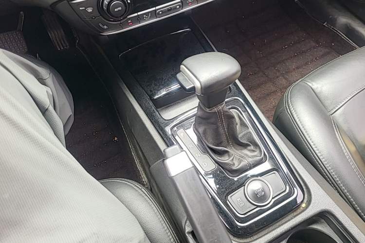 Used Qoros 3 2015 Sedan 1.6T Automatic ZhiZhen Enhanced Model Gear Lever