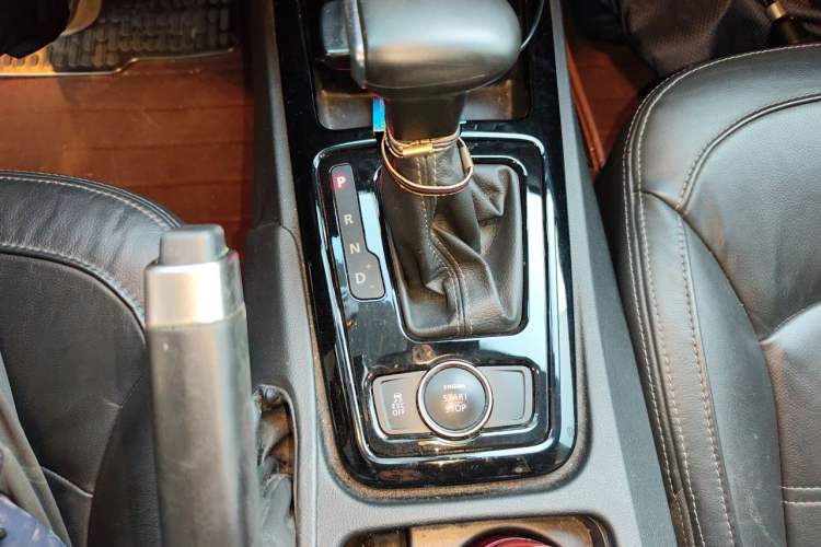 Used Qoros 3 2015 Urban SUV 1.6T Automatic Xuan Dong Party Edition Gear Lever