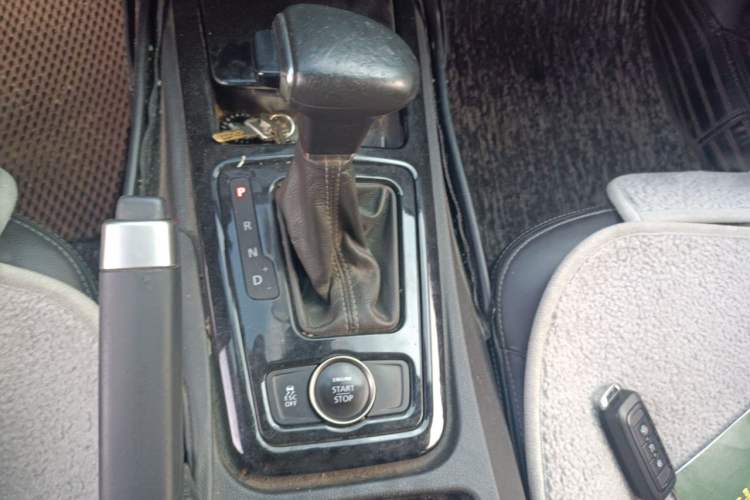 Used Qoros 3 2015 Urban SUV 1.6T Automatic Xuan Dong Party Edition Gear Lever