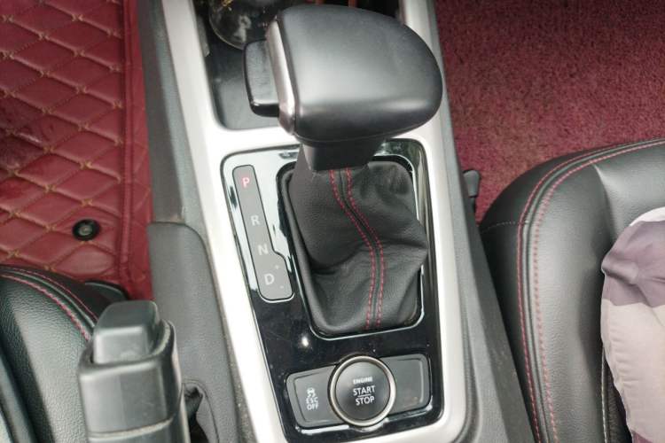 Used Qoros 3 2015 Sedan 1.6T Automatic ZhiKu Model Gear Lever
