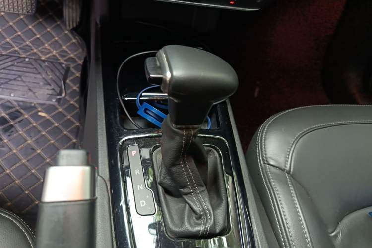 Used Qoros 3 2015 Urban SUV 1.6T Automatic Xuan Dong Party Edition Gear Lever