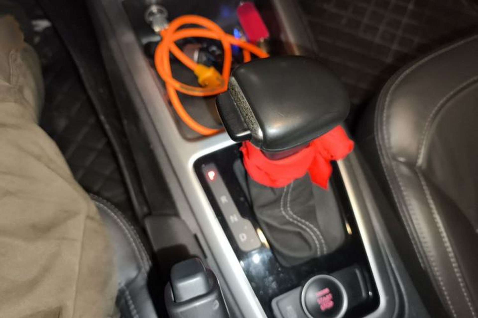 Used Qoros 3 2015 Urban SUV 1.6T Automatic – Dynamic Edition Enhanced Model Gear Lever