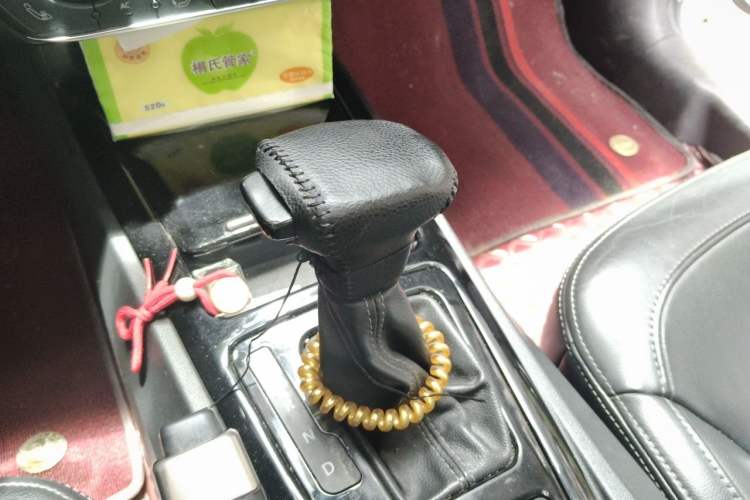 Used Qoros 3 2015 Urban SUV 1.6T Automatic Xuan Dong Party Edition Gear Lever