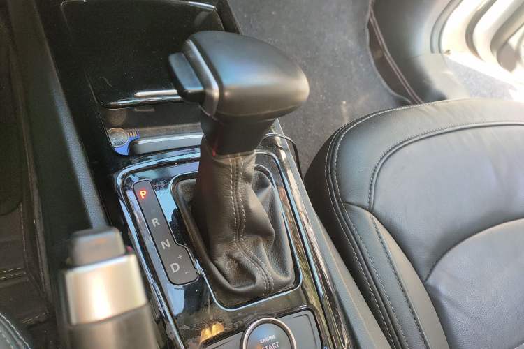 Used Qoros 3 2015 Urban SUV 1.6T Automatic Xuan Dong Party Edition Gear Lever