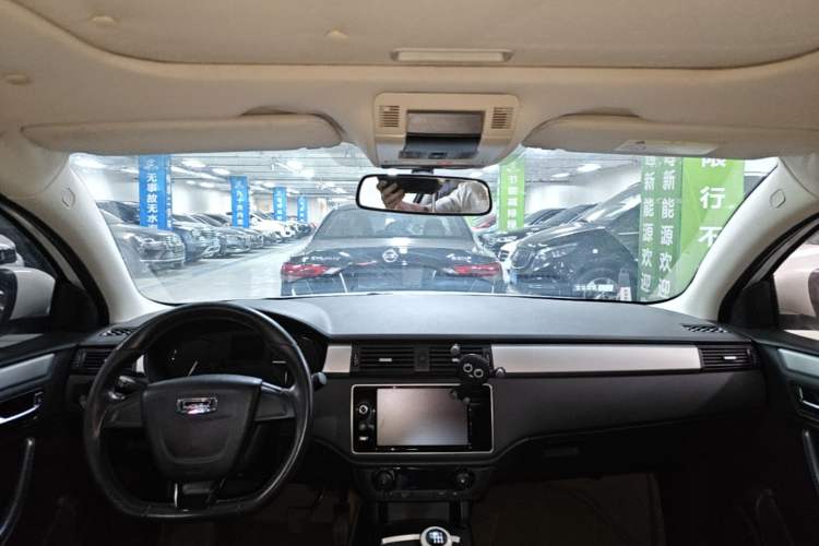 Used Qoros 3 2015 Urban SUV 1.6T Manual Version – Dynamic Style Headliner