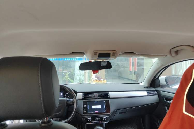 Used Qoros 3 2015 Urban SUV 1.6T Automatic – Dynamic Edition Headliner