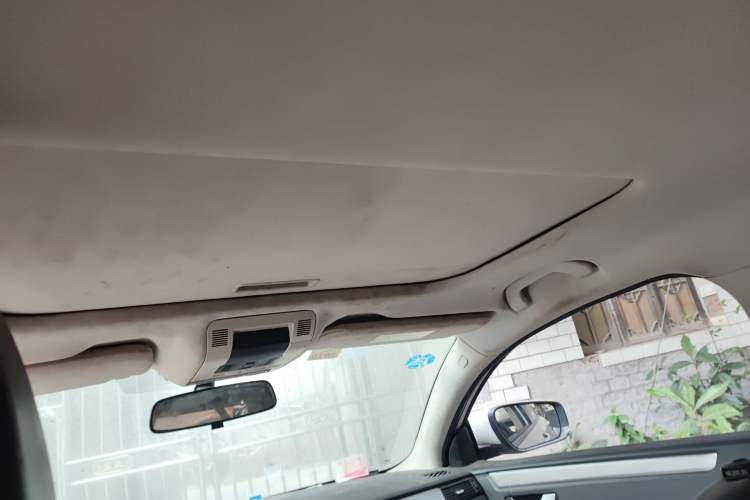 Used Qoros 3 2015 Sedan 1.6T Automatic ZhiKu Model Headliner