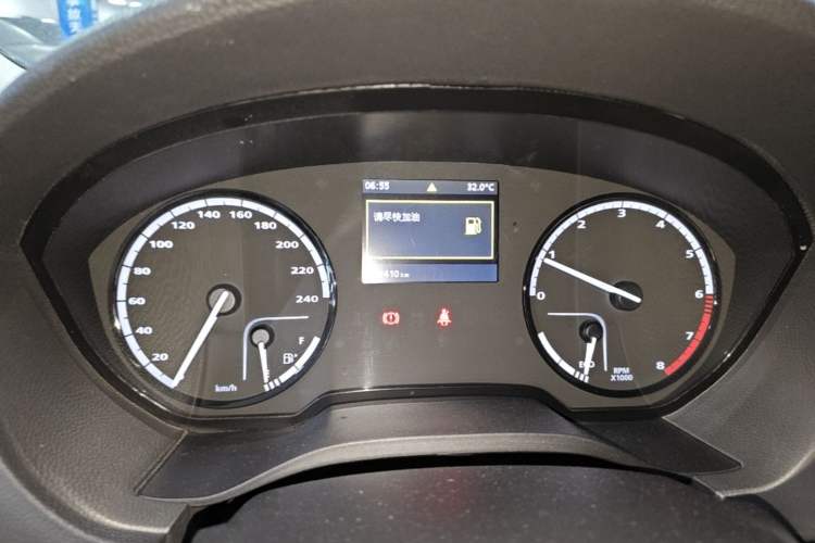 Used Qoros 3 2015 Urban SUV 1.6T Manual Version – Dynamic Style Instrument Cluster