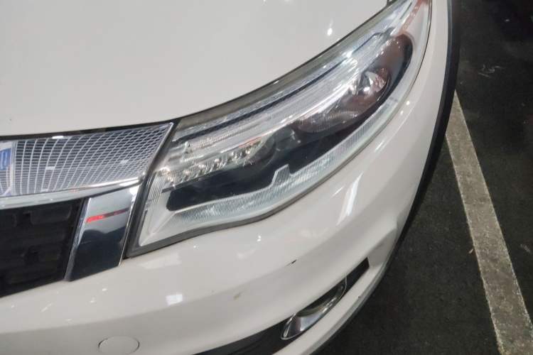 Used Qoros 3 2015 Urban SUV 1.6T Automatic – Dynamic Edition Enhanced Model Left Front Headlight