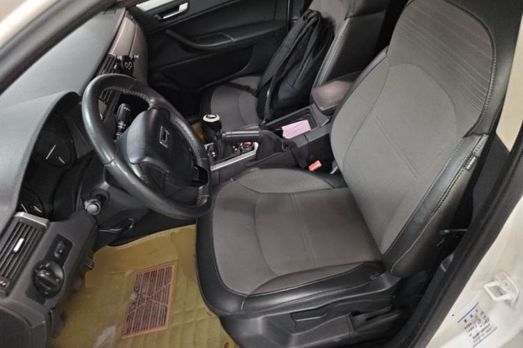 Used Qoros 3 2015 Urban SUV 1.6T Manual Version – Dynamic Style Left Front Seat