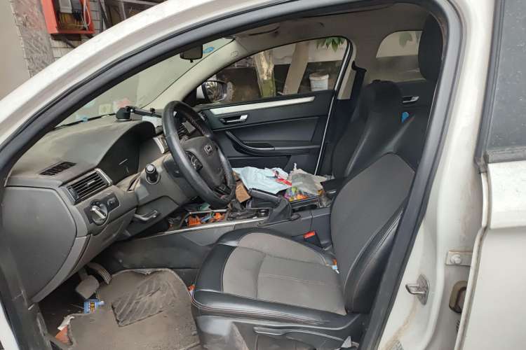 Used Qoros 3 2015 Sedan 1.6T Automatic ZhiKu Model Left Front Seat