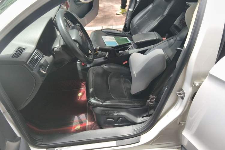 Used Qoros 3 2015 Urban SUV 1.6T Automatic Xuan Dong Party Edition Left Front Seat