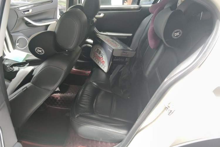 Used Qoros 3 2015 Urban SUV 1.6T Automatic Xuan Dong Party Edition Left Rear Seat