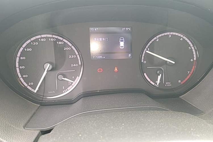 Used Qoros 3 2015 Sedan 1.6T Automatic ZhiZhen Enhanced Model Odometer Close Up