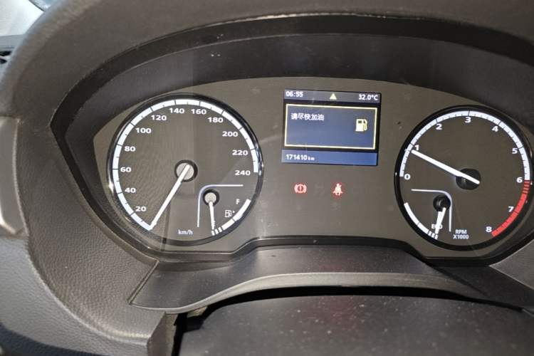 Used Qoros 3 2015 Urban SUV 1.6T Manual Version – Dynamic Style Odometer Close Up