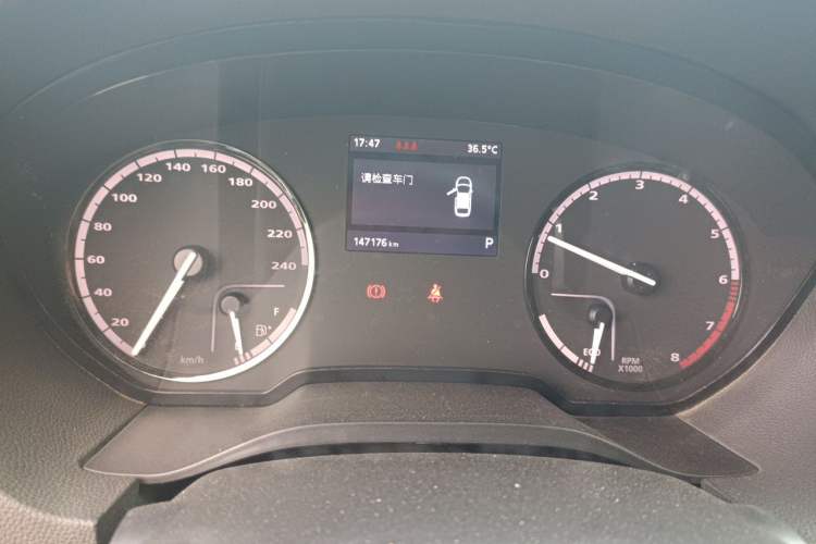 Used Qoros 3 2015 Urban SUV 1.6T Automatic Xuan Dong Party Edition Odometer Close Up