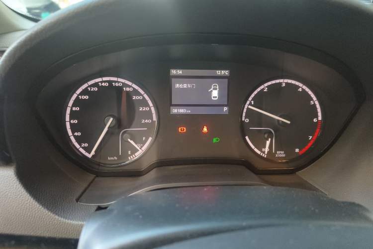 Used Qoros 3 2015 Urban SUV 1.6T Automatic Xuan Dong Party Edition Odometer Close Up