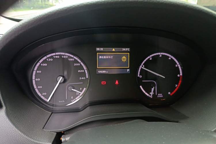 Used Qoros 3 2015 Urban SUV 1.6T Automatic Xuan Dong Party Edition Odometer Close Up