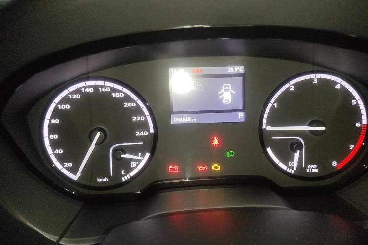 Used Qoros 3 2015 Urban SUV 1.6T Automatic Xuan Dong Party Edition Odometer Close Up