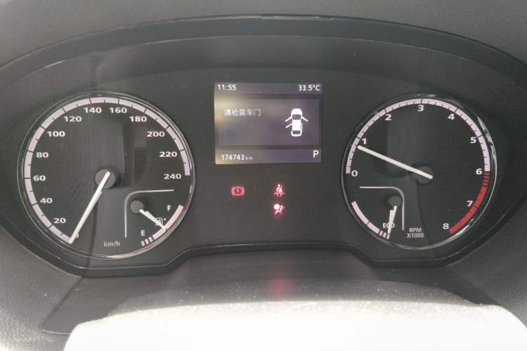 Used Qoros 3 2015 Urban SUV 1.6T Automatic Xuan Dong Party Edition Odometer Close Up