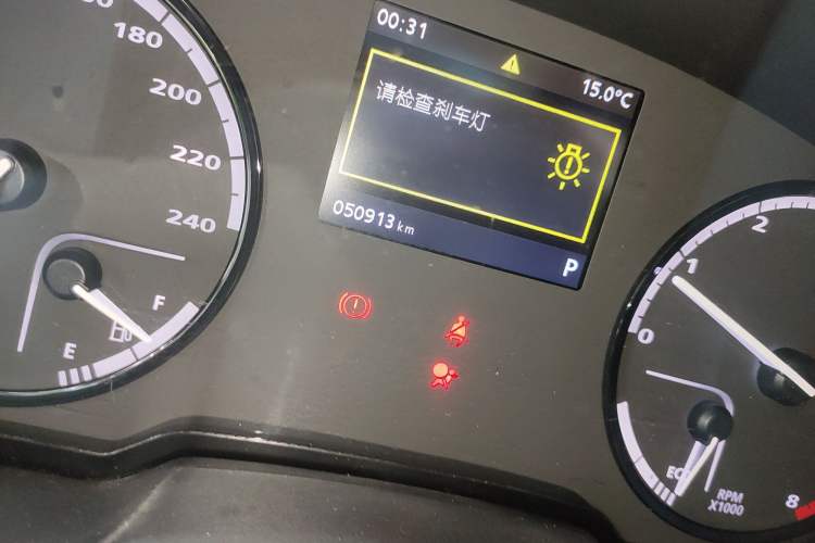 Used Qoros 3 2015 Urban SUV 1.6T Automatic Xuan Dong Party Edition Odometer Close Up