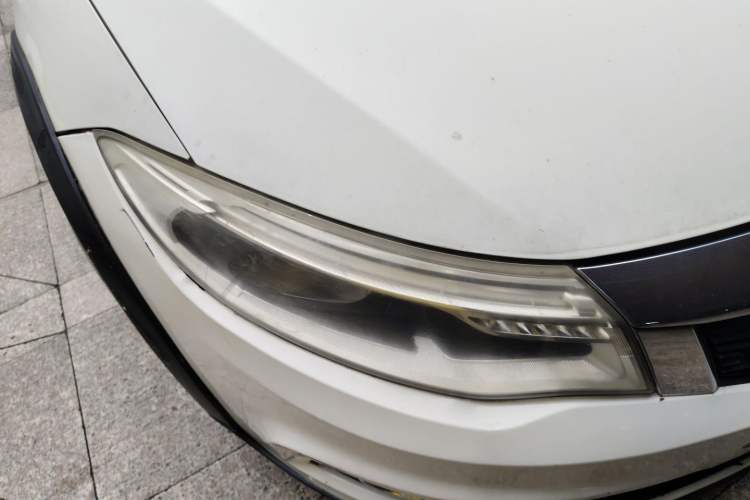 Used Qoros 3 2015 Urban SUV 1.6T Automatic – Dynamic Edition Right Front Headlight